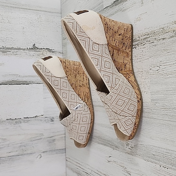 Toms beige cream wedge cork tapestry heel slipon sandal shoes 3.5" heel Size 8.5 - Picture 4 of 14